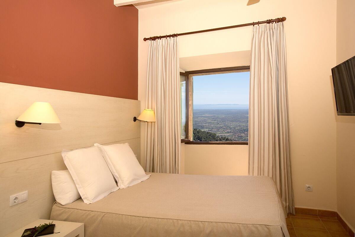 Santuari De Cura Hotel Randa Екстериор снимка